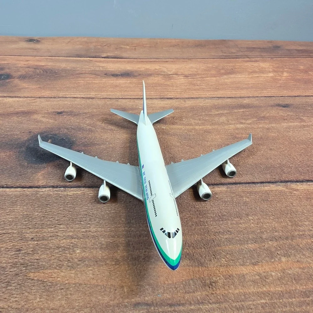 Air New Zealand Boeing 747-400 Airplane Model OS White Excellent Pacific Wave